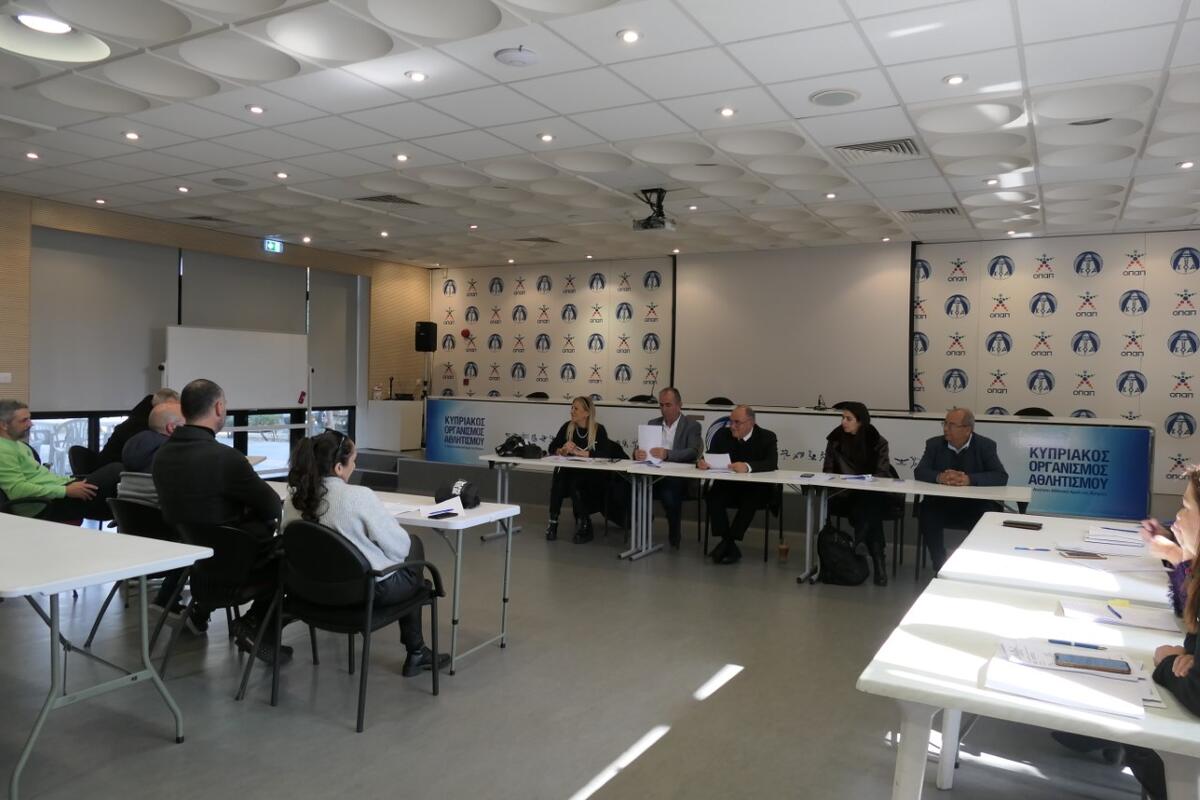 Οι ηγεσίες Κυπριακής Ομοσπονδίας Τριάθλου και ΝΟΚ στον ΚΟΑ thumb