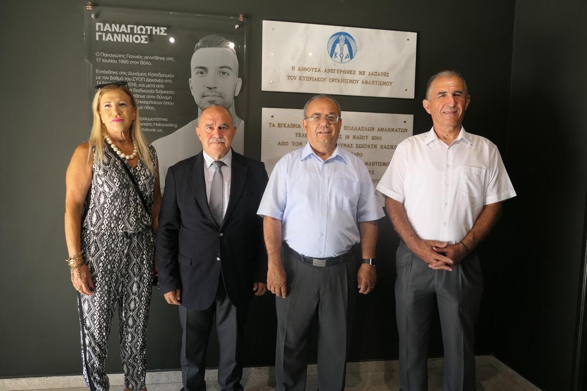 Στα εγκαίνια της αίθουσας «Παναγιώτης Γιαννιός» στο Στρατόπεδο «Στέλιος Μαυρομάτης» η ηγεσία του ΚΟΑ thumb