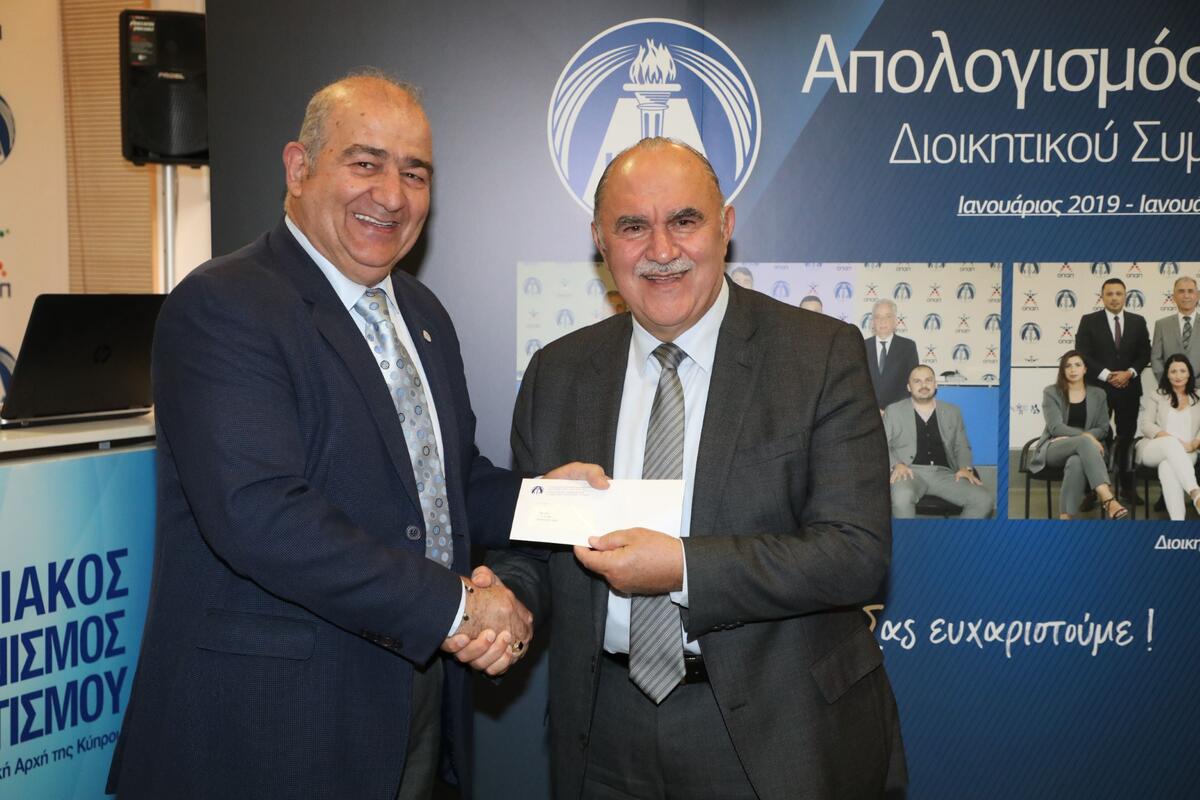Επίδοση χορηγίας στα Σωματεία της ΣΤΟΚ thumb
