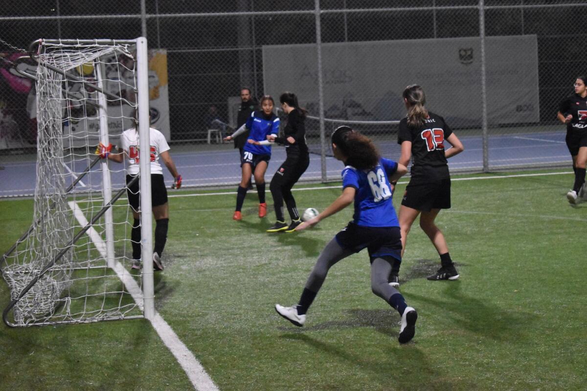 Futsal Γυναικών: Αγκαλιά με τον τίτλο το Πανεπιστήμιο Κύπρου thumb