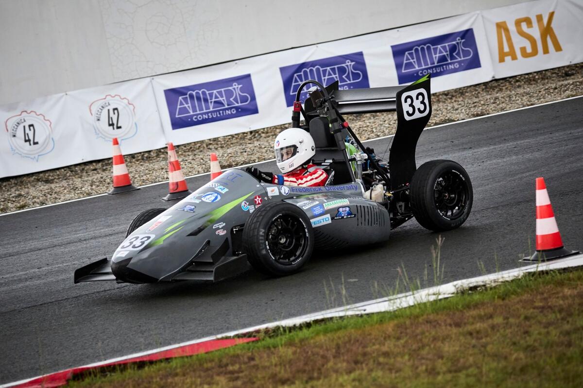 Το αυτοκίνητο της FUF Racing Team του Πανεπιστημίου Frederick  θα τρέξει στην πίστα Daytona  thumb
