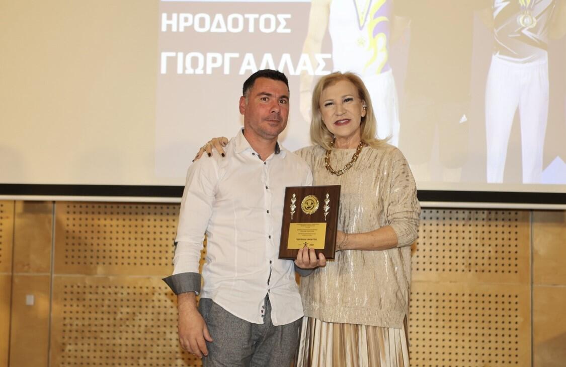Στις βραβεύσεις της Κυπριακής Ομοσπονδίας Γυμναστικής η Κ.Χατζηιωσήφ thumb