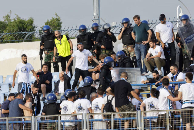 Ένταση στην κερκίδα του Απόλλωνα και παρέμβαση από την Αστυνομία thumb