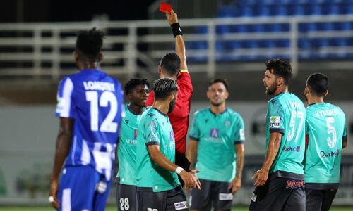 Σκληρό μαρκάρισμα και κόκκινη κάρτα thumb