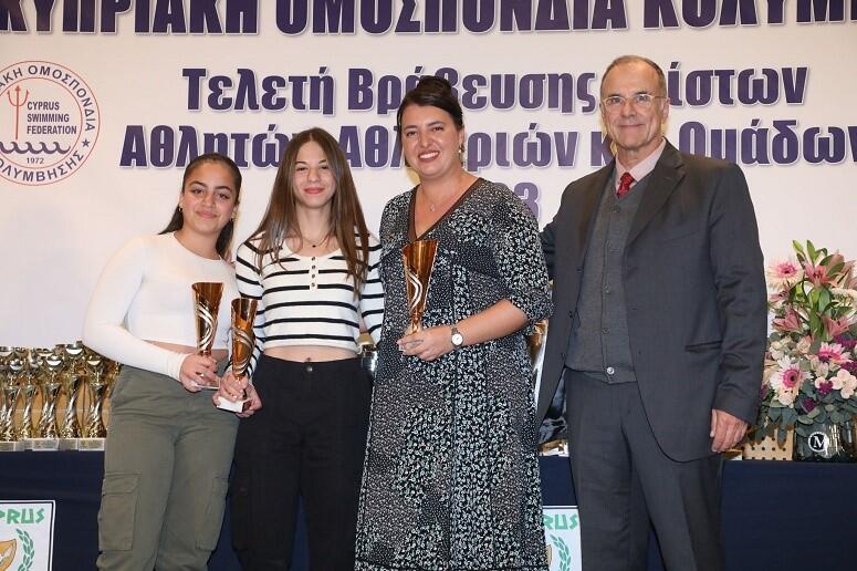 Πολλά μπράβο, χαμόγελα και χειροκρότημα thumb
