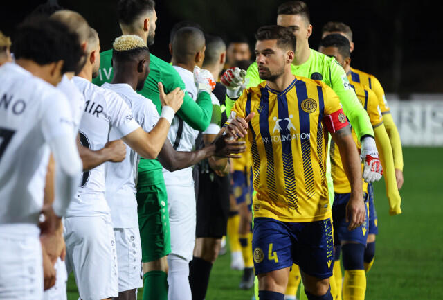 Πάφος FC - ΑΕΛ: Φωτορεπορτάζ από το «Στέλιος Κυριακίδης» thumb