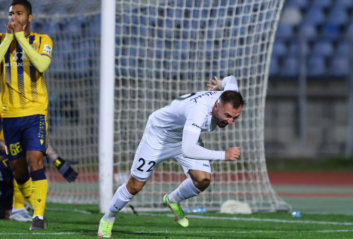 Βίντεο: Το γκολ του Τάνκοβιτς για το 1-0 thumb