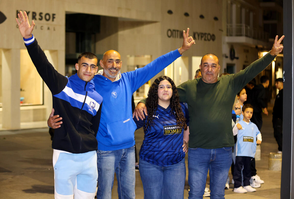 Βγήκαν στους δρόμους οι Παφίτες για το ιστορικό πρωτάθλημα! (ΦΩΤΟΣ) thumb
