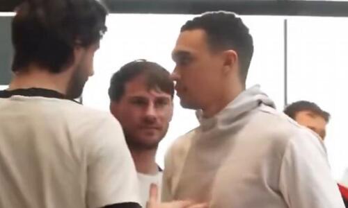 Οι οπαδοί της Λίβερπουλ βλέπουν δυσαρέσκεια για τον Άρνολντ στην ομάδα! thumb