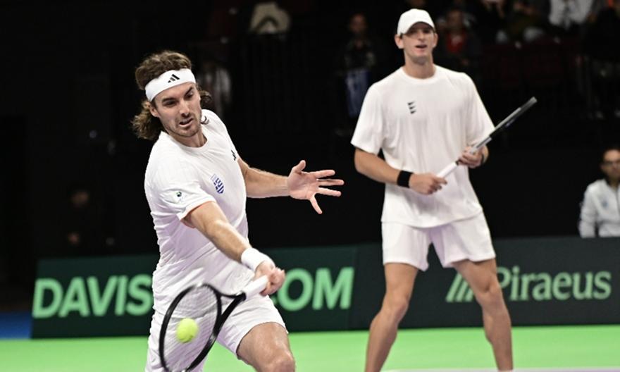 Davis Cup: Τσιτσιπάς και Σακελλαρίδης πήραν το διπλό και έφεραν την Ελλάδα μια νίκη από την πρόκριση! thumb