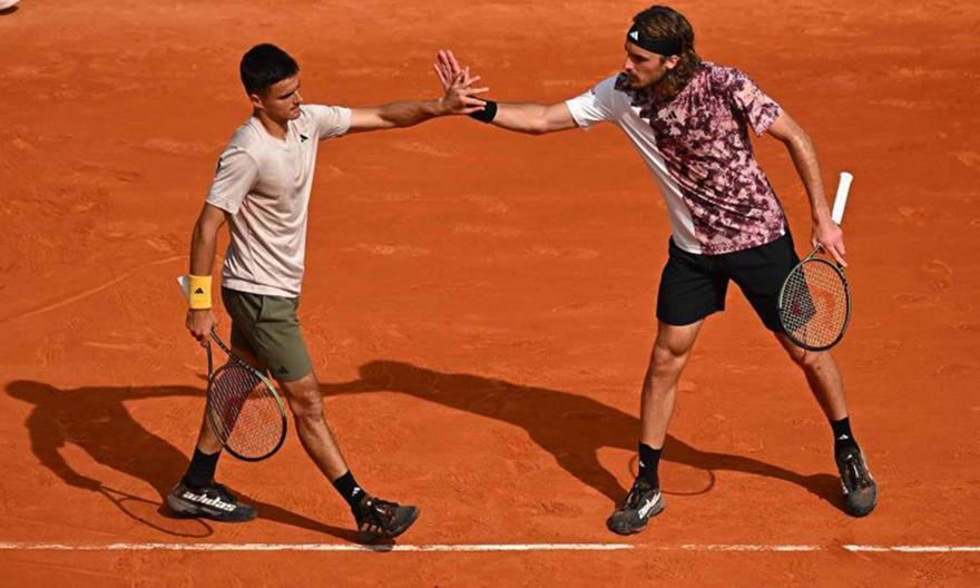 Σαν σίφουνας στα προημιτελικά του Roland Garros τα αδέρφια Τσιτσιπά! thumb
