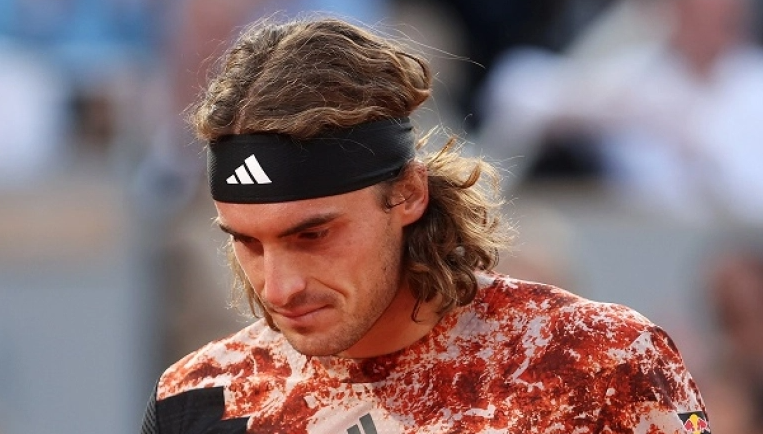 Roland Garros: Παράσταση από τον Αλκαράθ... αποκλεισμός για Τσιτσιπά thumb