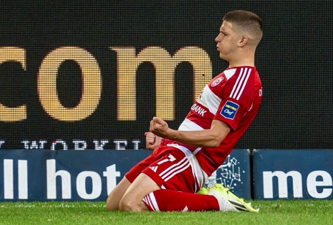 Μέγας Τζόλης οδηγεί την Ντίσελντορφ στην Bundesliga! thumb