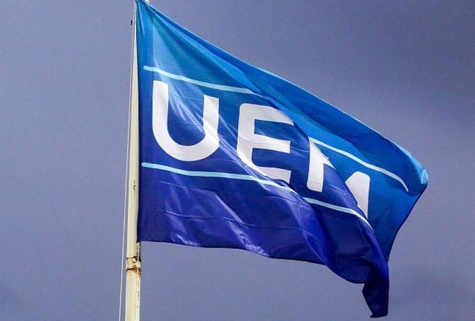 Πειθαρχική έρευνα από την UEFA για τους Πολωνούς διαιτητές thumb