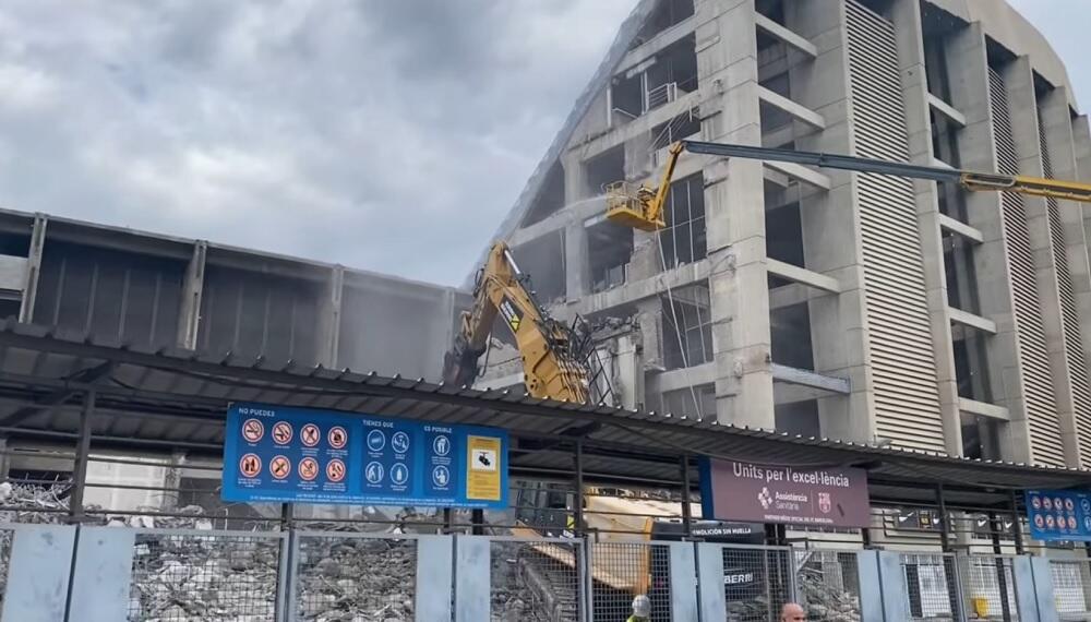 Ξεκίνησε η κατεδάφιση του «Καμπ Νόου» thumb