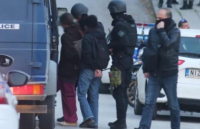 Πάνω από 100 προσαγωγές και 34 συλλήψεις για τα επεισόδια ανάμεσα σε οπαδούς ΑΕΚ και ΠΑΟΚ thumb