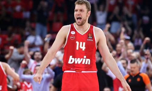 Σάρωσε την Αρμάνι ο Ολυμπιακός με MVP τον Βεζένκοβ! thumb