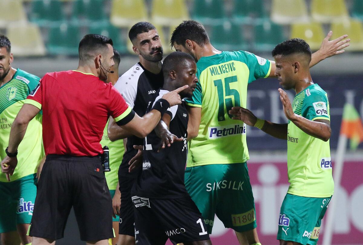 «Έπρεπε να αποβληθεί και ο παίκτης της ΑΕΚ και του Εθνικού» thumb