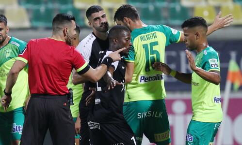 «Έπρεπε να αποβληθεί και ο παίκτης της ΑΕΚ και του Εθνικού» thumb