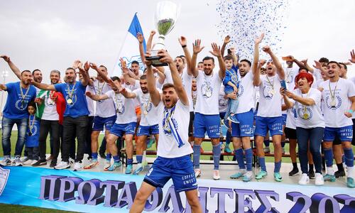 ΒΙΝΤΕΟ ST: Η απονομή του τροπαίου στην πρωταθλήτρια Ομόνοια Αραδίππου! thumb