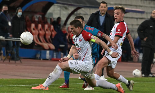 Super League: Ο Εμβιλά χάρισε το «τρίποντο» στον Ολυμπιακό thumb