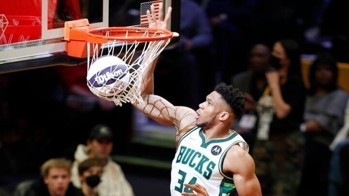 Δεν παίζει με Κλίπερς ο Giannis thumb