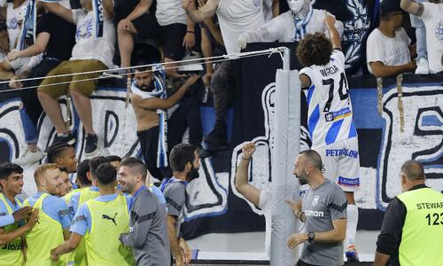 Σάλος για την άσεμνη κίνηση Ουάρντα προς τους ΑΠΟΕΛίστες! (ΒΙΝΤΕΟ) thumb
