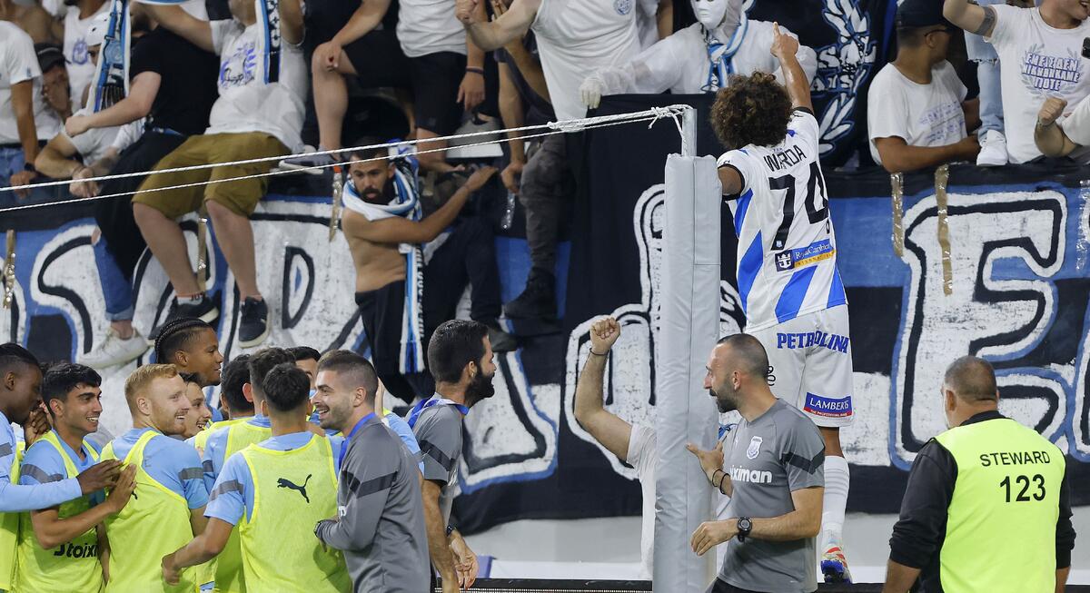 Σάλος για την άσεμνη κίνηση Ουάρντα προς τους ΑΠΟΕΛίστες! (ΒΙΝΤΕΟ) thumb
