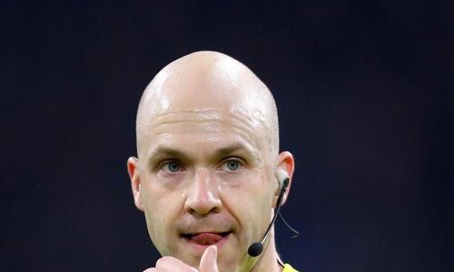 Μετά τη… μισή Τσέλσι και την Premier League, θέλει και Άγγλους ρεφ! thumb