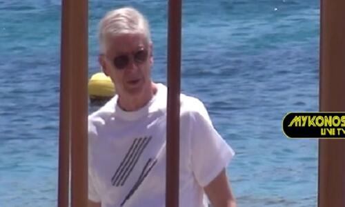 Βενγκέρ: Στη Μύκονο παρέα με νεαρή (pics, vid) thumb