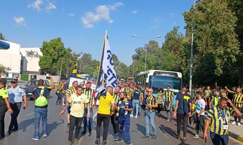 Βίντεο: Πέρασαν το οδόφραγμα και τώρα πάνε Λάρνακα οι οπαδοί της Φενέρμπαχτσέ thumb