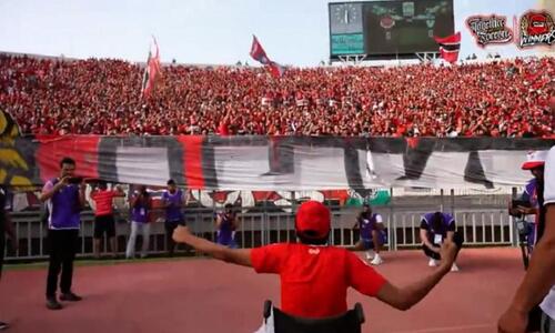 Τρομερό video: Αποθέωσαν οπαδό με κινητικά προβλήματα που δέχτηκε bullying! thumb
