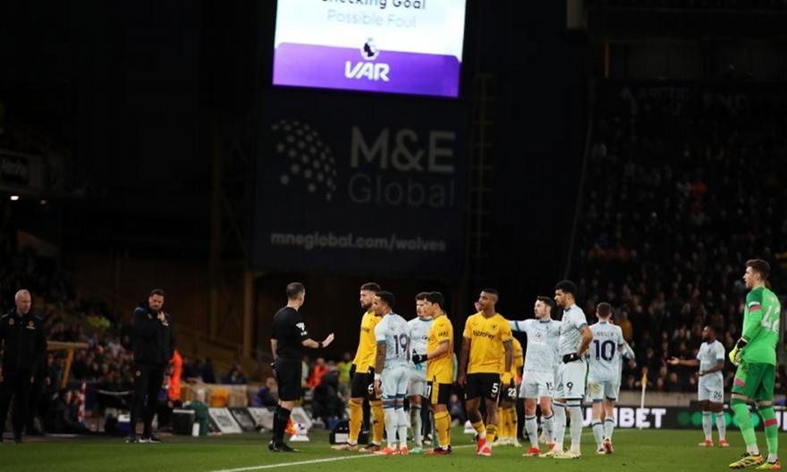 Βόμβα στην Premier League: Πρόταση για κατάργηση του VAR thumb
