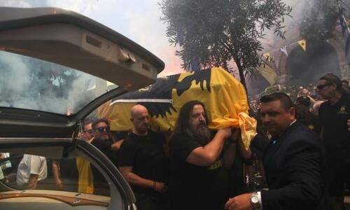 Ανατριχίλα: ΑΕΚ ολέ, ΑΕΚ ολέ, καλό ταξίδι αρχηγέ… thumb