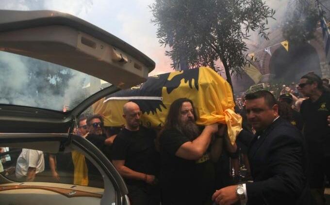 Ανατριχίλα: ΑΕΚ ολέ, ΑΕΚ ολέ, καλό ταξίδι αρχηγέ… thumb