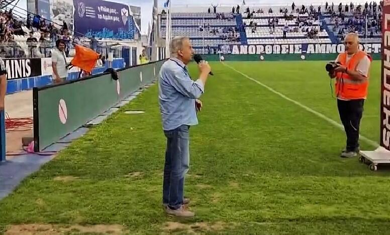 Συγκινητικές εικόνες: Τραγούδησε τον ύμνο της Αμμοχώστου (ΒΙΝΤΕΟ) thumb