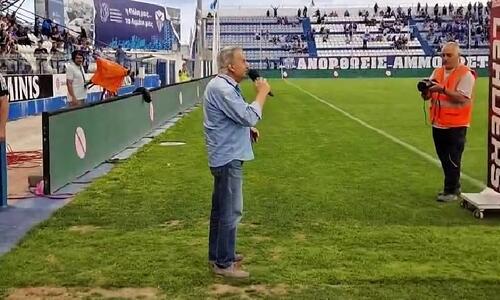 Συγκινητικές εικόνες: Τραγούδησε τον ύμνο της Αμμοχώστου (ΒΙΝΤΕΟ) thumb