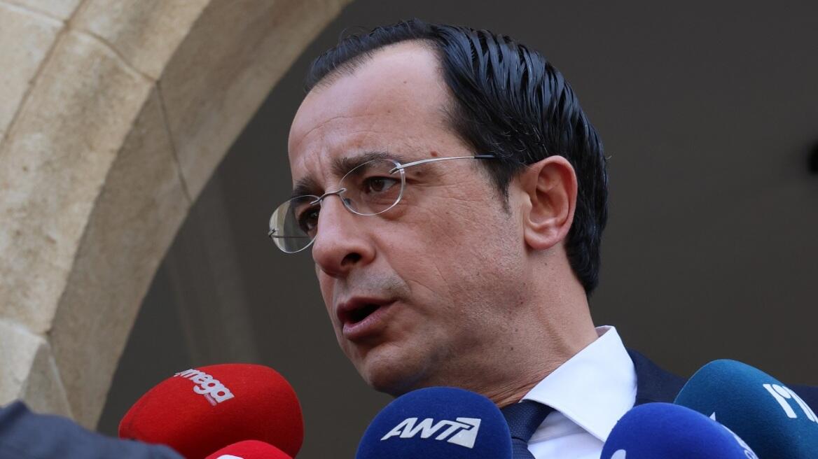 Νεότερα από τη σύσκεψη: Αναμένει ενημέρωση ο ΠτΔ thumb