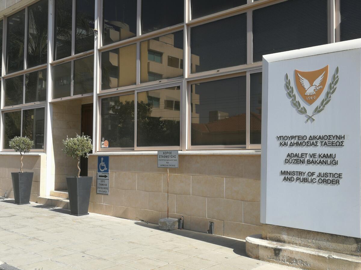 Οργανωμένο έγκλημα και βία στα γήπεδα σε σύσκεψη υπό Χαρτσιώτη-Τι αποφασίστηκε thumb
