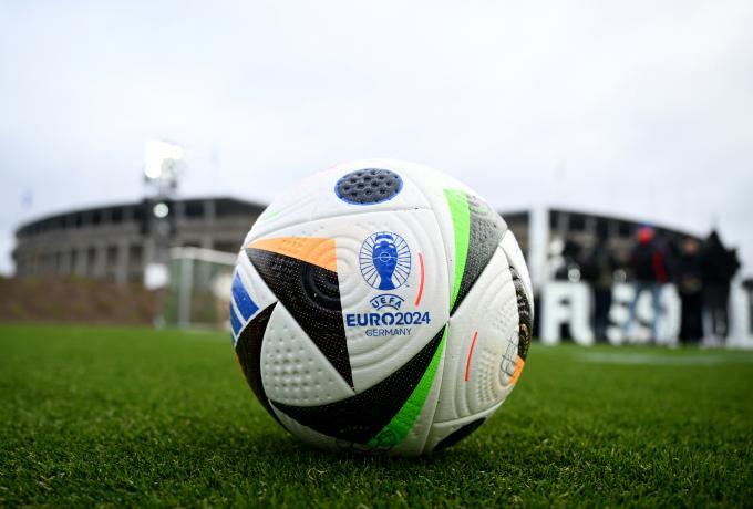 Η μπάλα του Euro 2024 θα έχει μικροτσιπ για τα οφσάιντ και τα χέρια! thumb