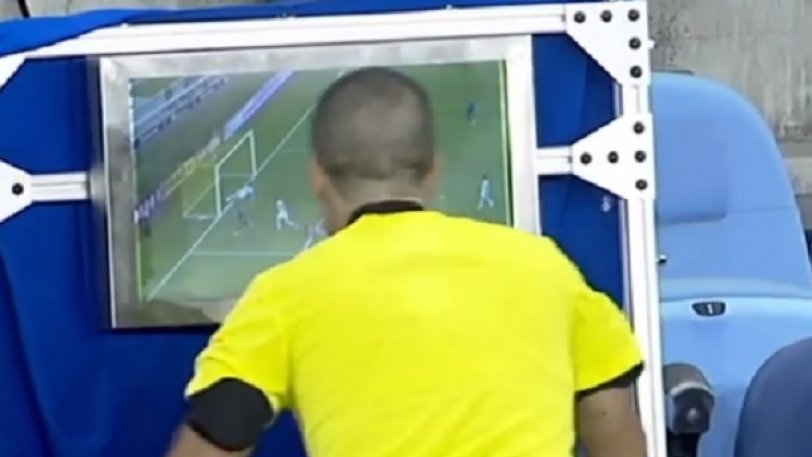 VAR: Το πιο γρήγορο τσεκ από διαιτητή στην ιστορία!  thumb