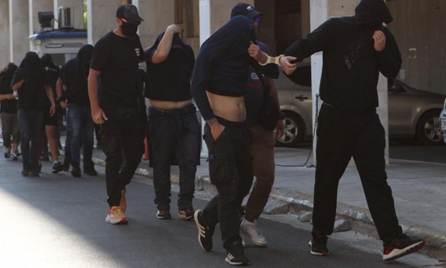 Δολοφονία Μιχάλη: Στην Ευελπίδων οι 30 πρώτοι κατηγορούμενοι thumb