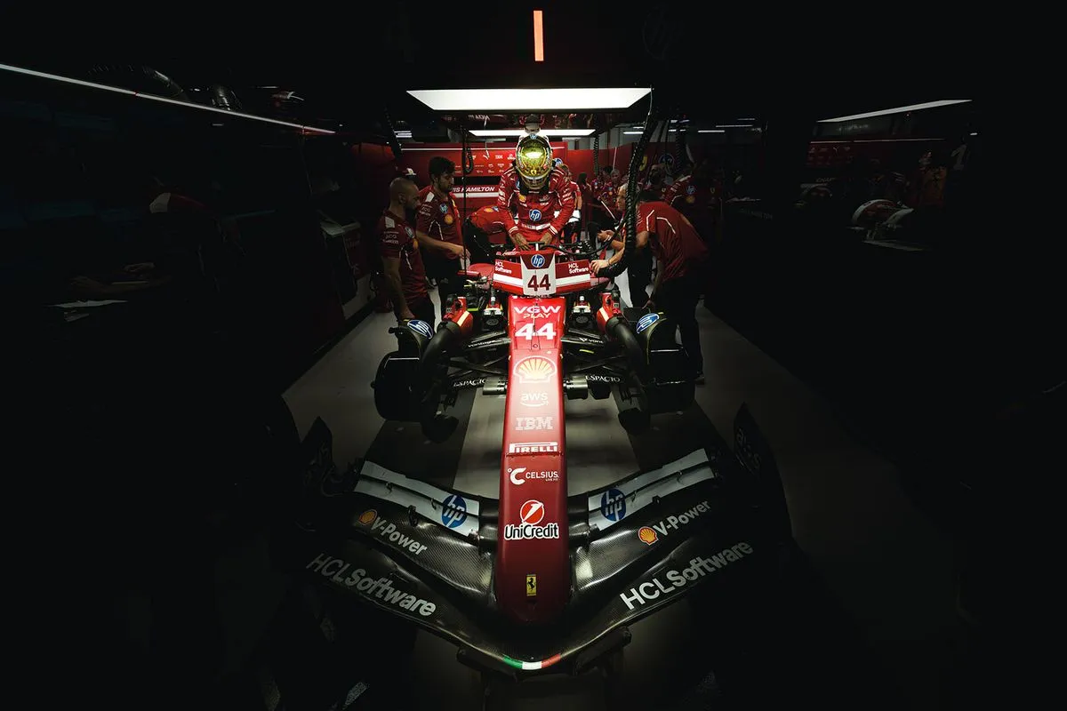 «Μαύρα σύννεφα» στη Ferrari: Εντάσεις εντός των τειχών, ο Έλκαν εσπευσμένα στο Μαρανέλο thumb