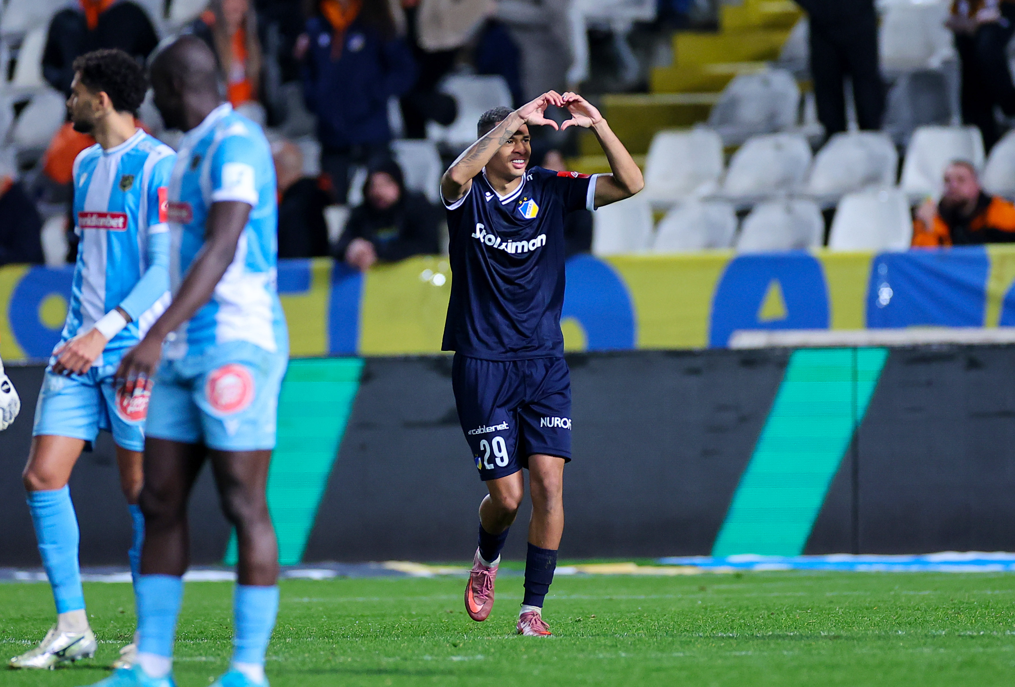 ΑΠΟΕΛ - ΕΝΠ 3-2: Με διάθεση αλλά και με δυσκολία στους «4» thumb
