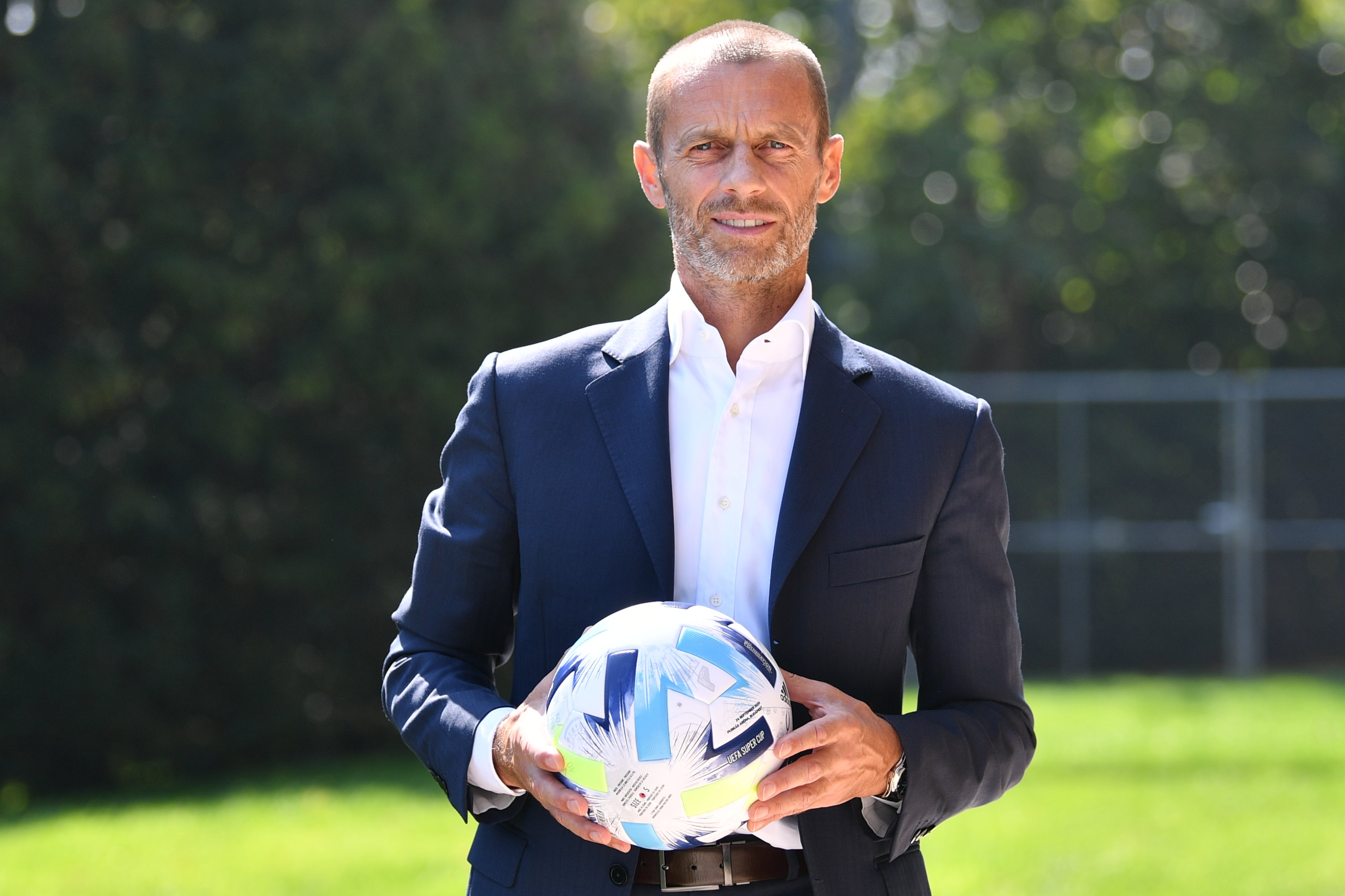 Η μπάλα του ευρωπαϊκού Super Cup, έχει ζωγραφιές από παιδιά! (pics) thumb